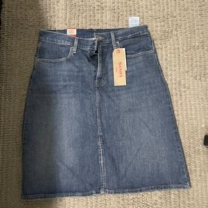 NWT Levi's Knee Length Denim Skirt